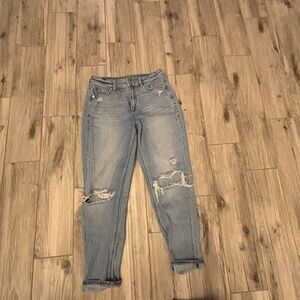 American Eagle Distressed Cropped Jean Size 4